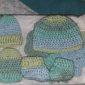 Baby set, crocheted nwt